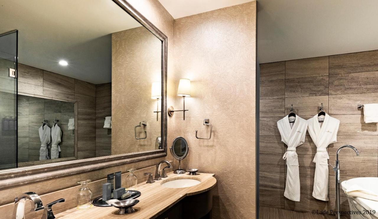 La Banque Hotel Homewood Extérieur photo