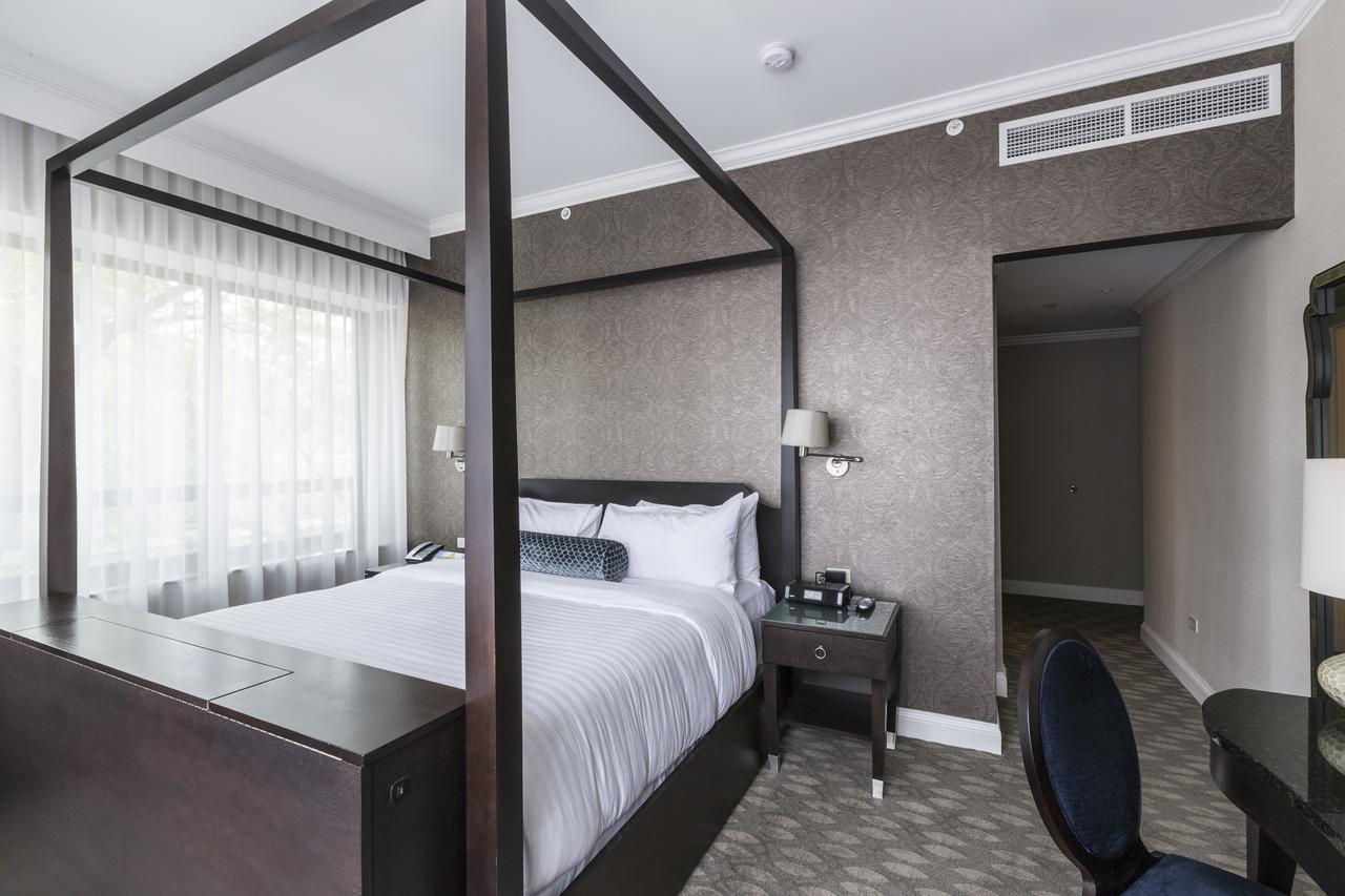 La Banque Hotel Homewood Extérieur photo