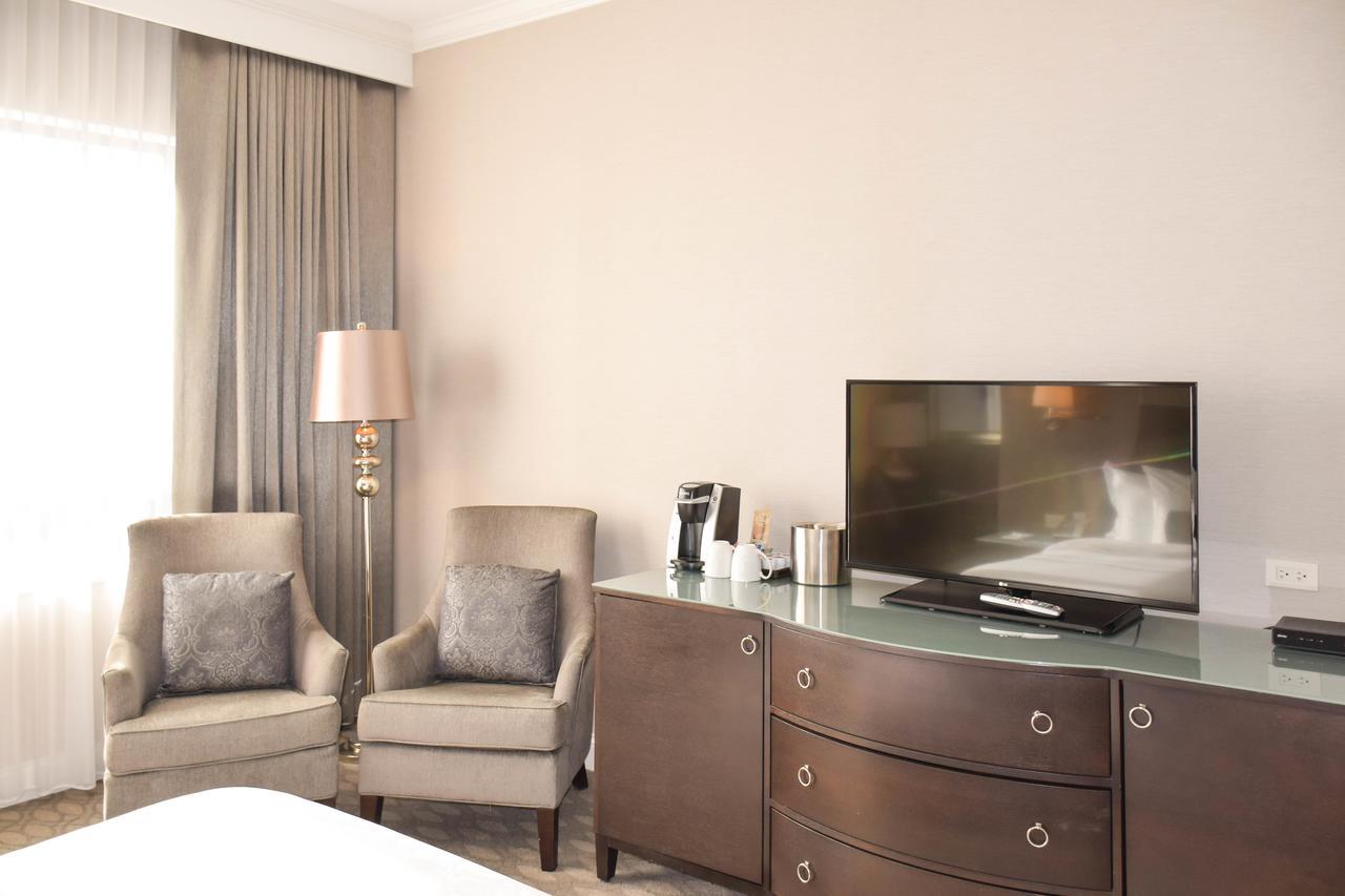La Banque Hotel Homewood Extérieur photo