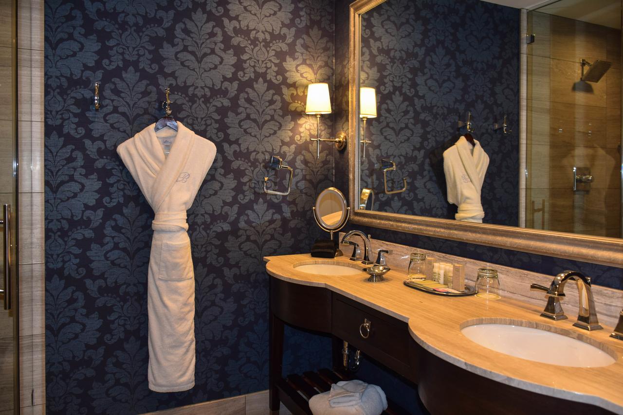 La Banque Hotel Homewood Extérieur photo