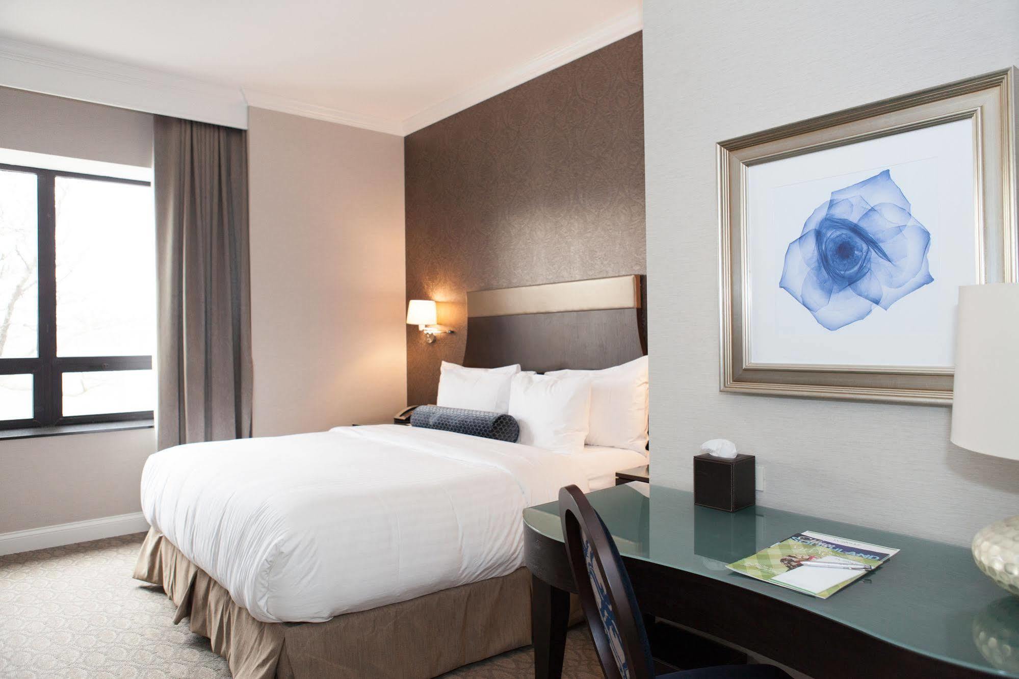 La Banque Hotel Homewood Extérieur photo