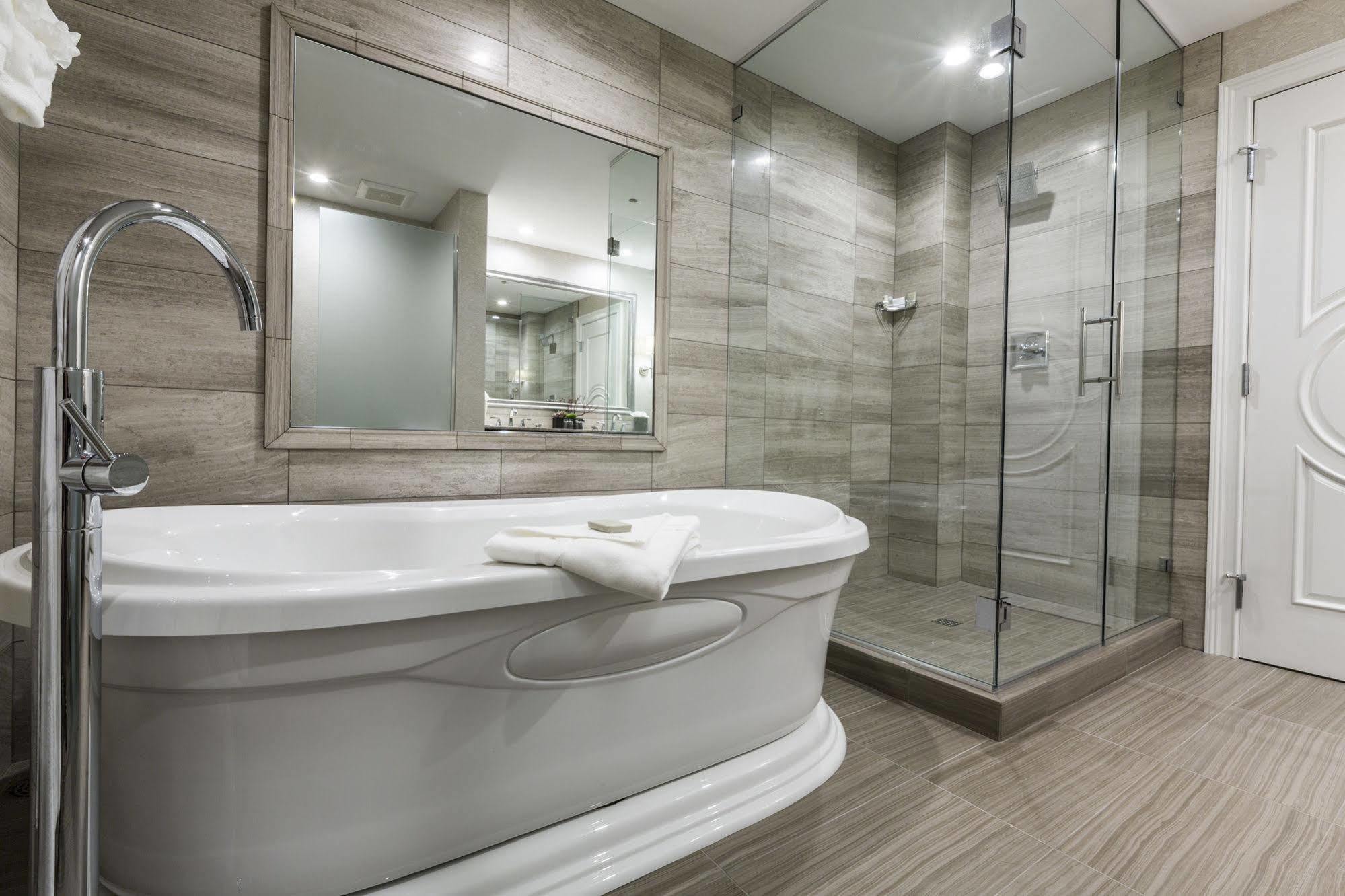 La Banque Hotel Homewood Extérieur photo